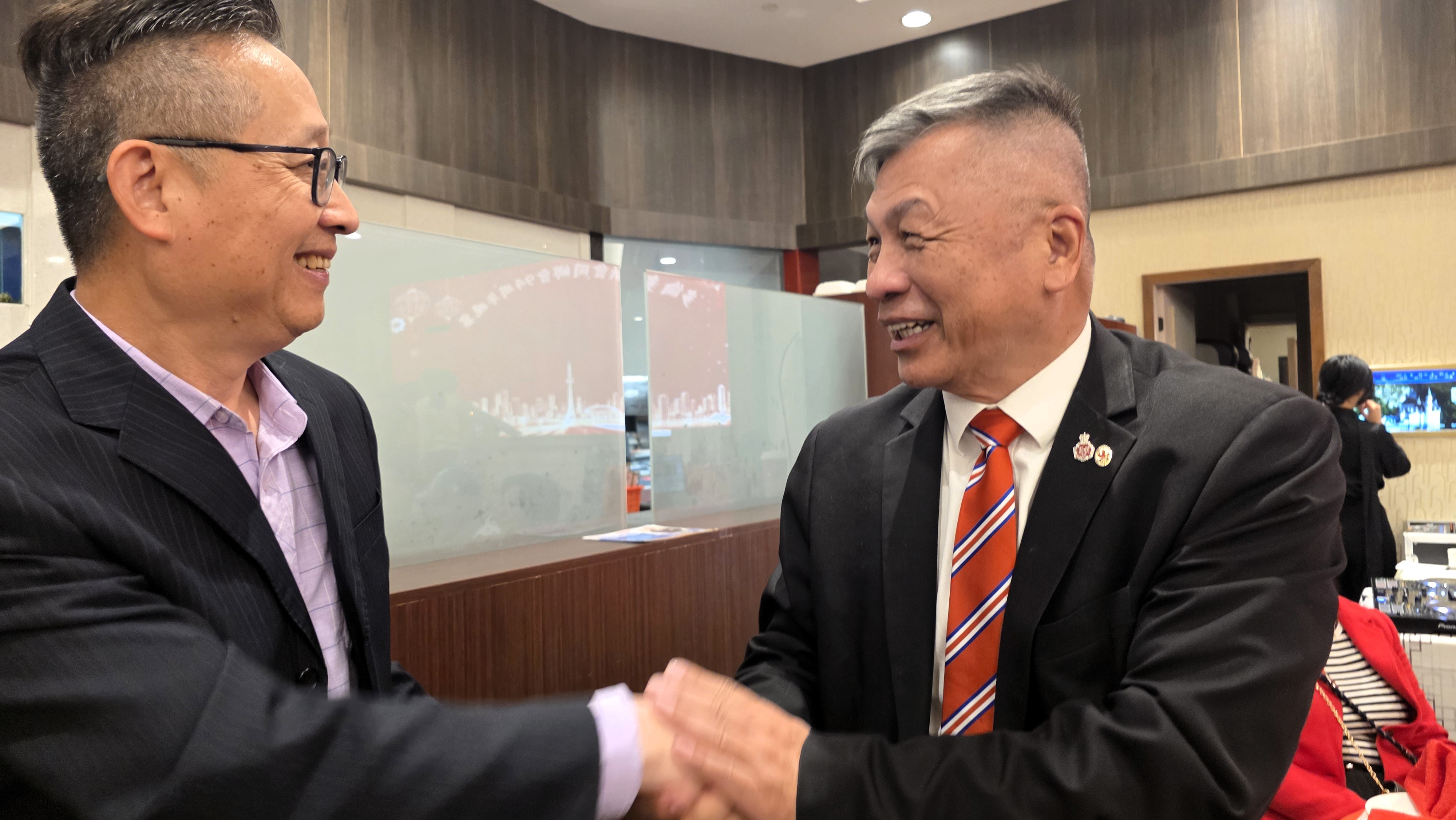 我很荣幸获邀出席昨天「多伦多新会同乡会94週年晚宴」！