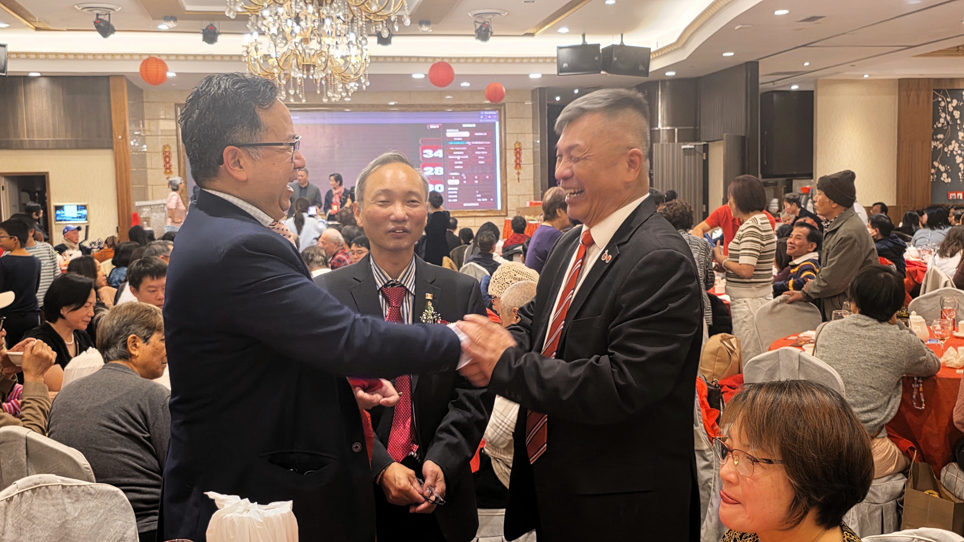我很荣幸获邀出席昨天「多伦多新会同乡会94週年晚宴」！