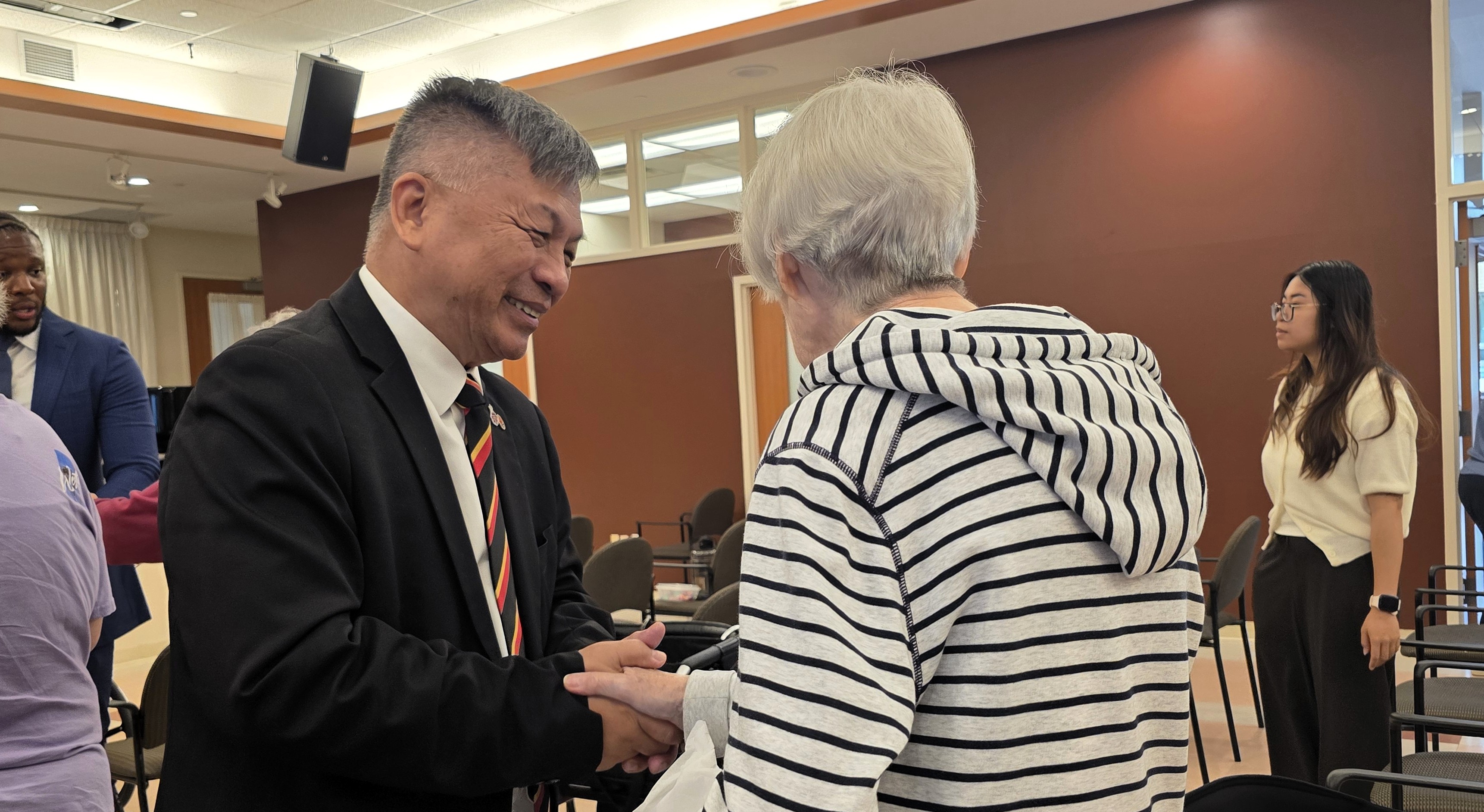 陈楚标( Bill Chan) 出席 Shepherd Village Open House 社区论坛，聆听长者及居民心声